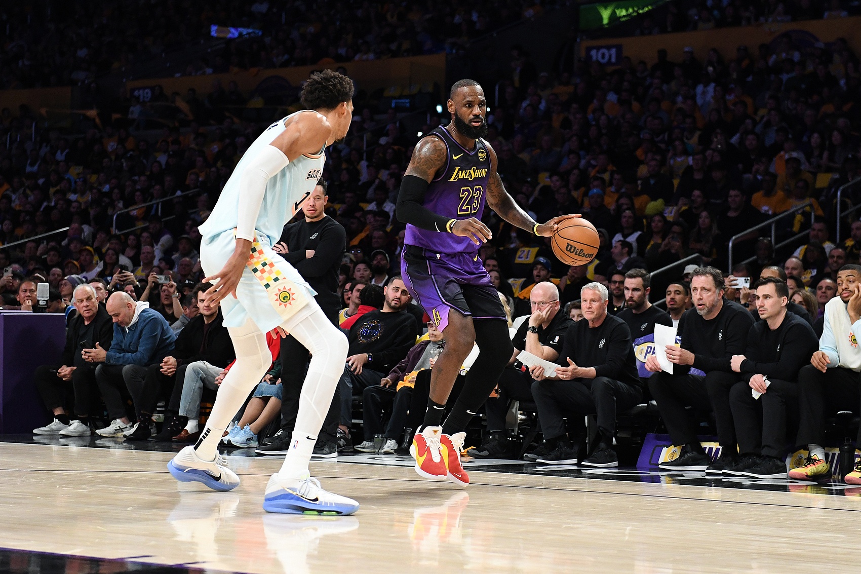 22岁总决赛首秀！文班21中6砍26+12 幼詹16中4得14分&遭马刺横扫